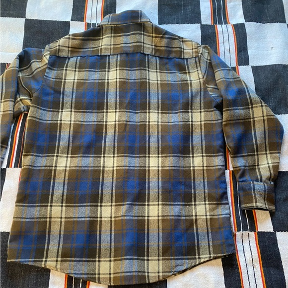 Vintage Northwest Territory Flannel Plaid Button up shirt. Size Large. Acrylic. - Picture 14 of 15